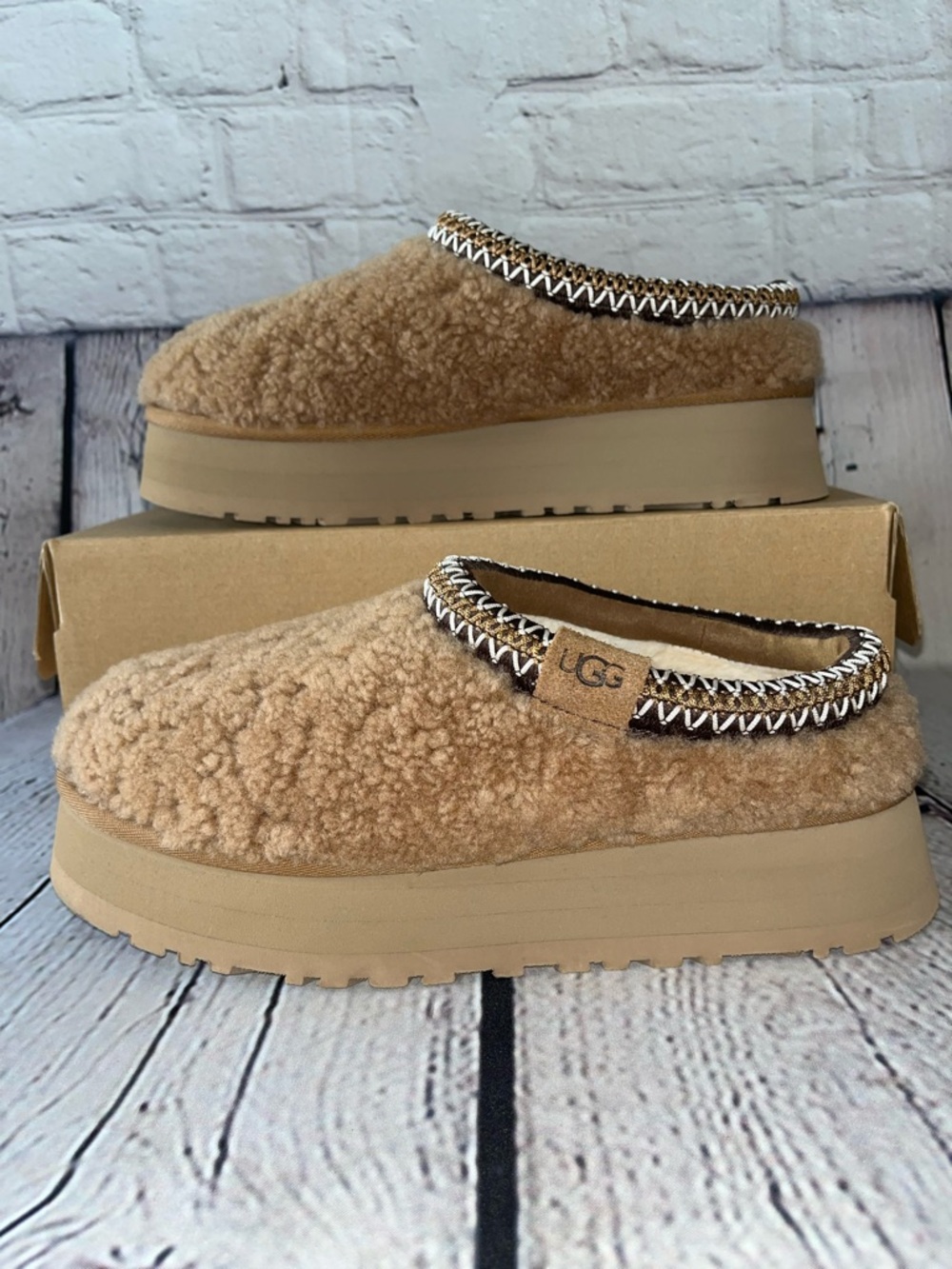 UGG Women’s Maxi Curly Tazz Platform Tasman Slippers Size 8